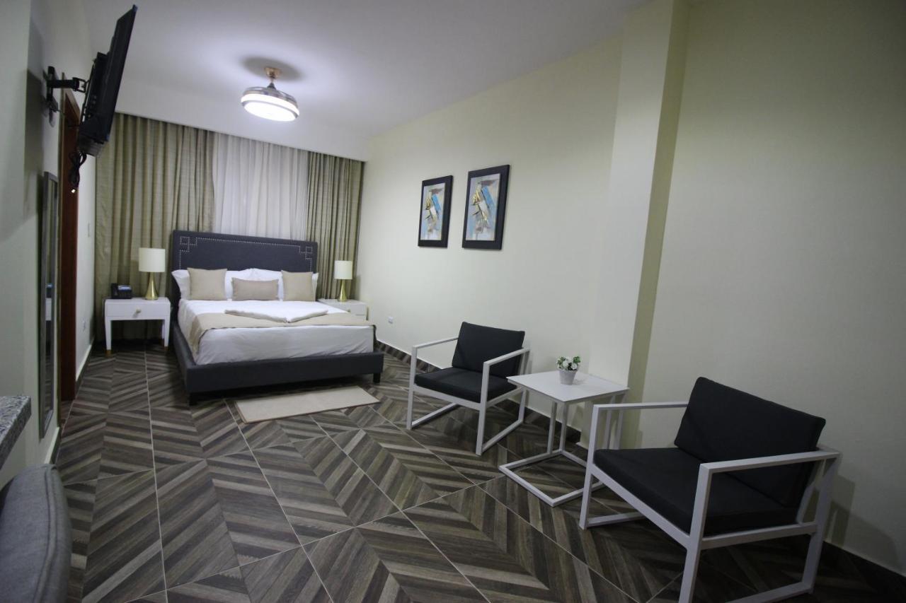 Hotel Monarca Higuey Bagian luar foto