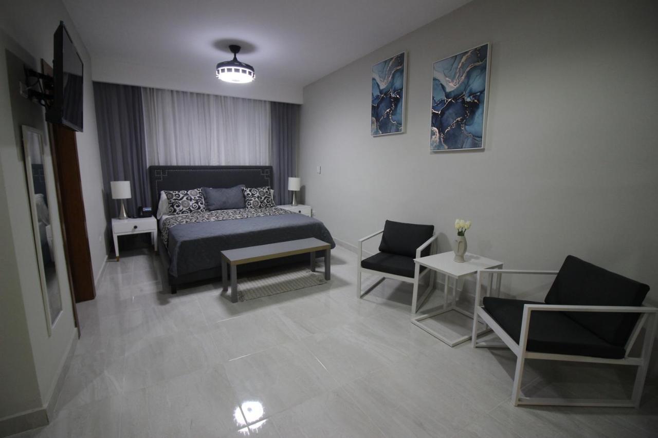 Hotel Monarca Higuey Bagian luar foto