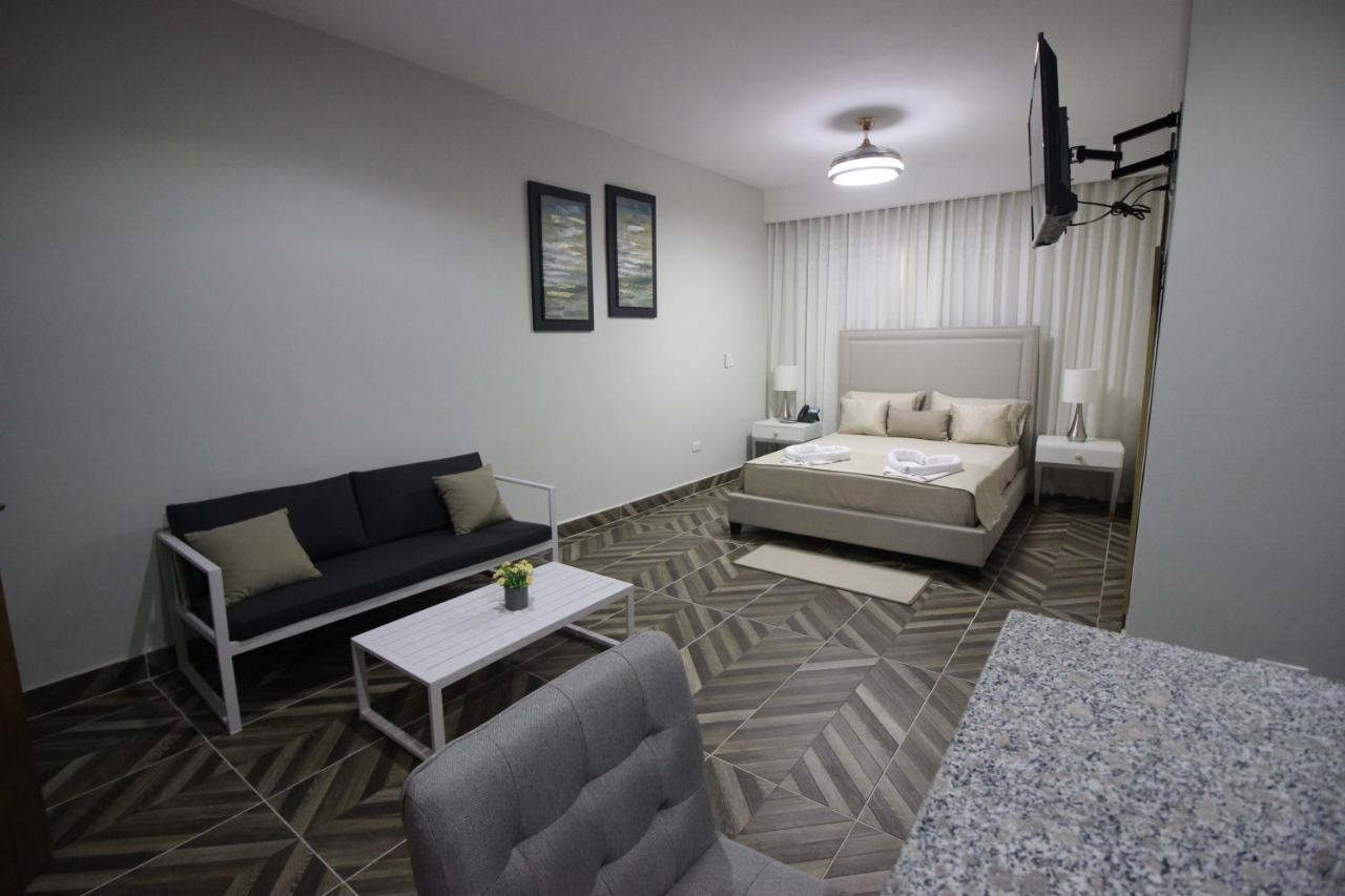 Hotel Monarca Higuey Bagian luar foto