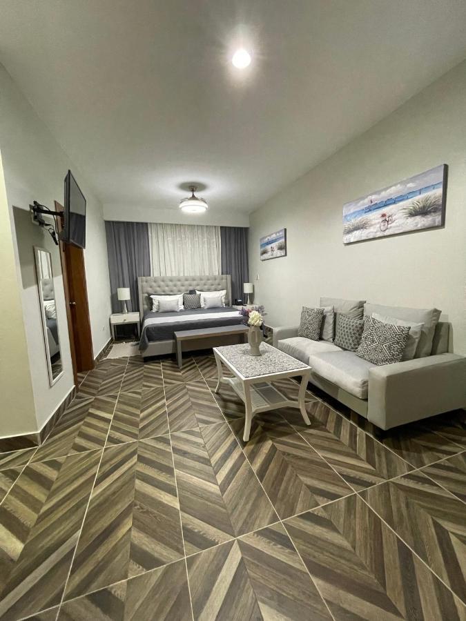 Hotel Monarca Higuey Bagian luar foto