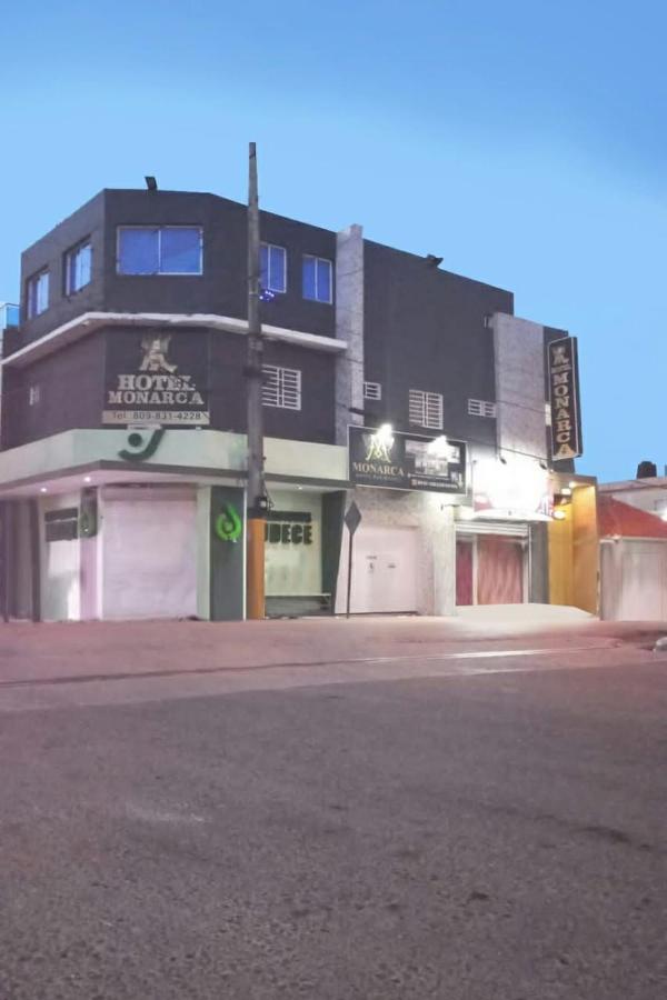 Hotel Monarca Higuey Bagian luar foto