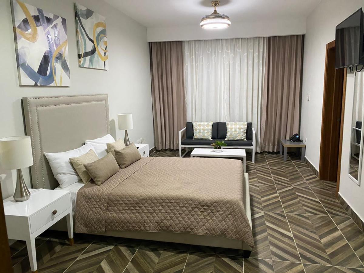 Hotel Monarca Higuey Bagian luar foto